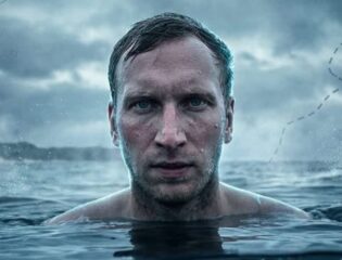 Bartek Kubkowski przepłynął Bałtyk wpław/ Uczniowski Klub Pływacki "ÓSEMKA" Legionowo na FB