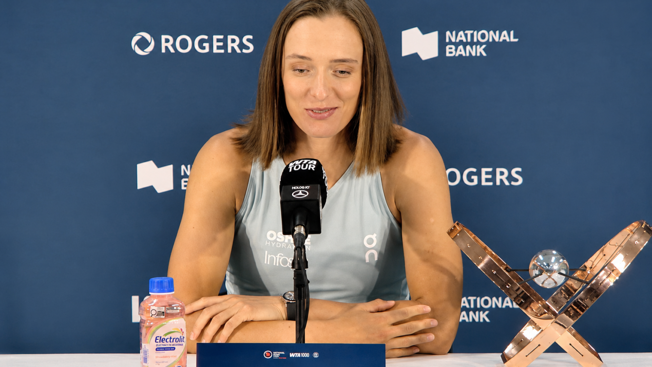 Iga Świątek pokonała Jelenę Rybakinę 6:2, 6:3 i wygrała WTA 1000 w Toronto. To jej pierwszy tytuł w 2026 roku i 26. w karierze. Źródło: Tennis Canada/ youytube.com
