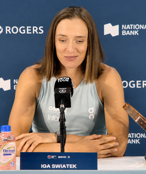 Iga Świątek pokonała Jelenę Rybakinę 6:2, 6:3 i wygrała WTA 1000 w Toronto. To jej pierwszy tytuł w 2026 roku i 26. w karierze. Źródło: Tennis Canada/ youytube.com