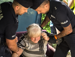 Eksmisja na Osiedlu Maltańskim. Kuria sprzedała ziemię za 421 mln zł, a komornik i policjanci siłą usunęli 45-letniego mieszkańca z domu./ youtube.com