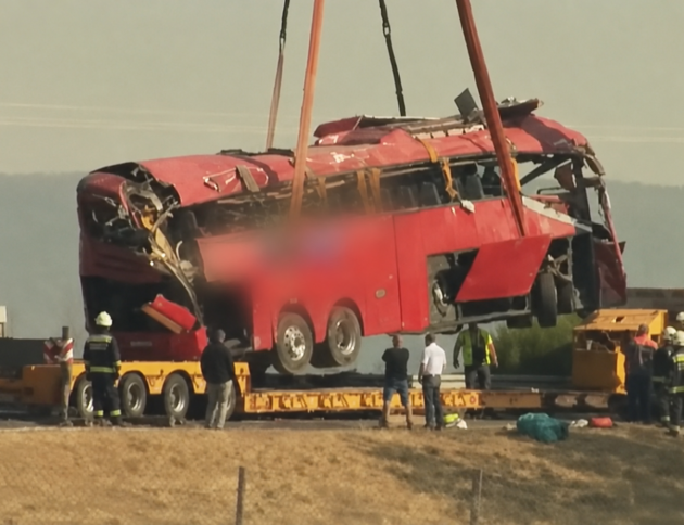 Ciała 12 ofiar wypadku polskiego autokaru na Węgrzech sprowadzono do Krakowa dwoma wojskowymi samolotami CASA.