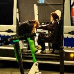 W dwie noce warszawska policja zatrzymała 33 osoby na hulajnogach po alkoholu. Mandaty przekroczyły 81 tys. zł. źródło: Policja