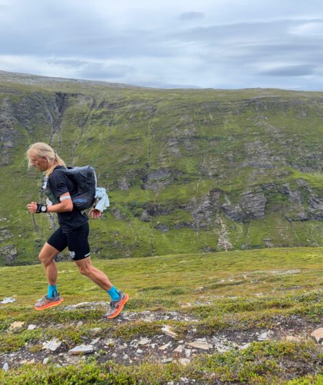Roman Ficek jako pierwszy ukończył górski bieg self-supported przez Skandynawię. Pokonał 2679 km z Nordkapp do Lindesnes w 40 dni. / FB