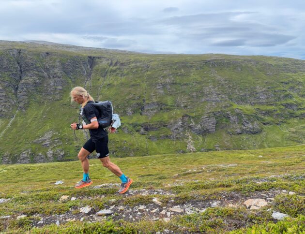Roman Ficek jako pierwszy ukończył górski bieg self-supported przez Skandynawię. Pokonał 2679 km z Nordkapp do Lindesnes w 40 dni. / FB