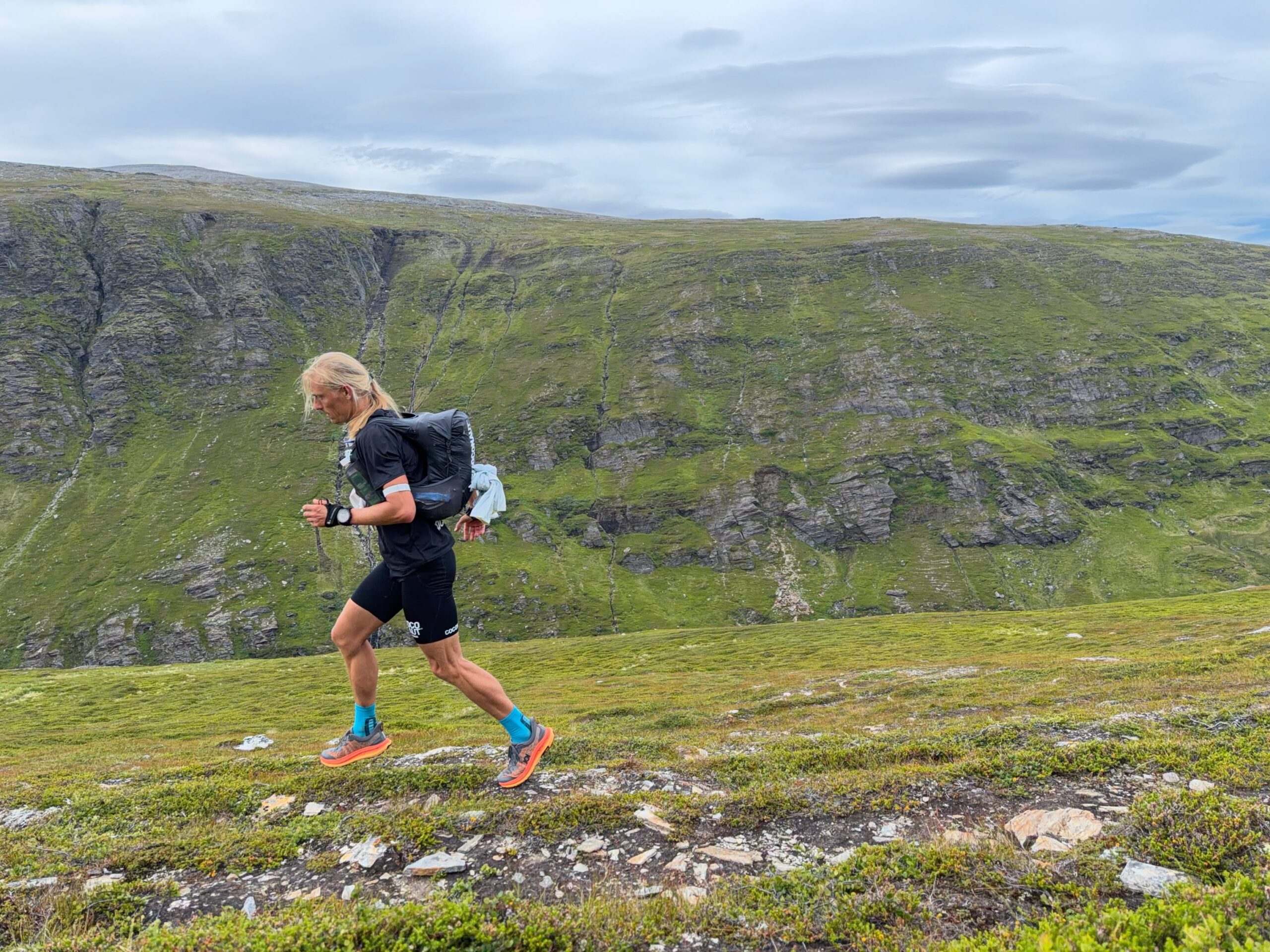 Roman Ficek jako pierwszy ukończył górski bieg self-supported przez Skandynawię. Pokonał 2679 km z Nordkapp do Lindesnes w 40 dni. / FB
