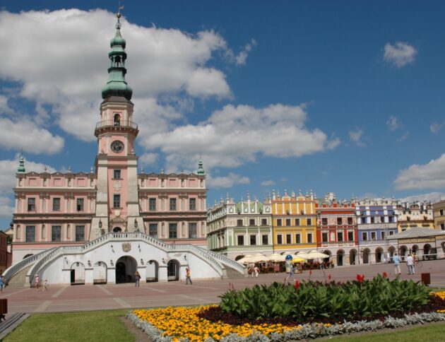 Zamość. Były wójt Ulhówka zapłacił za studia EMBA z budżetu gminy. Prokuratura oskarżyła go o przekroczenie uprawnień. Grozi mu do 10 lat więzienia. Autorstwa Maciej Ukleja - [1] - Praca własna, CC BY-SA 4.0