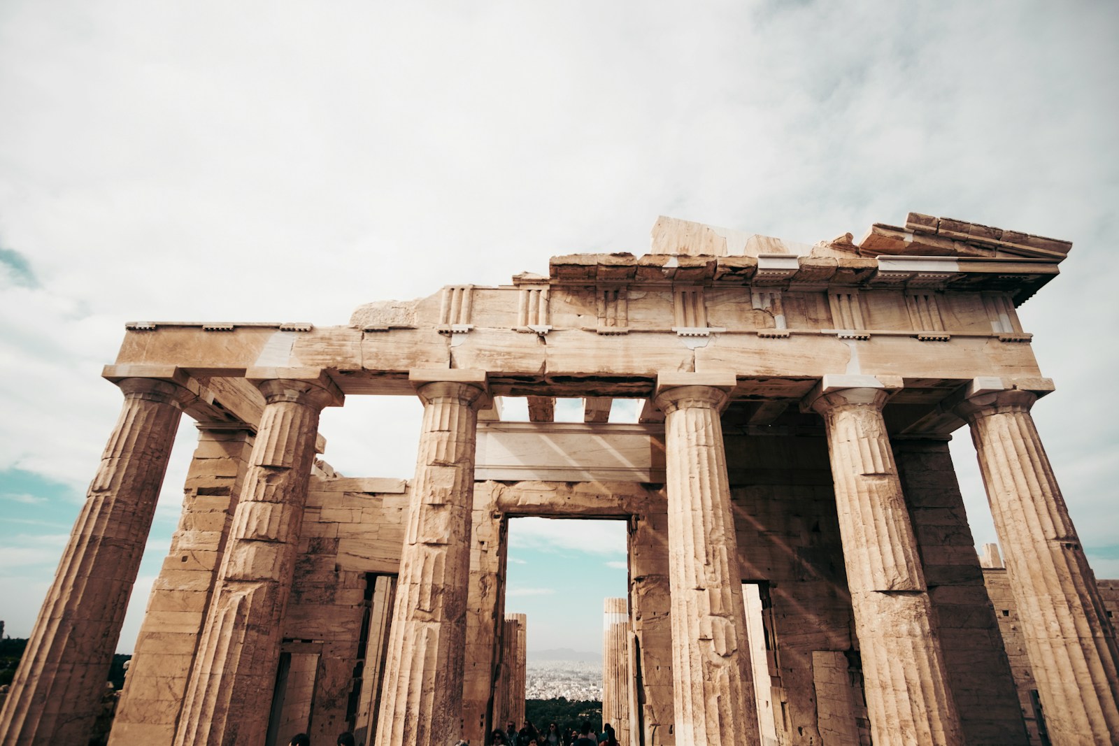 Pod koniec sierpnia Grecja otworzy za darmo 126 zabytków, muzeów i stanowisk archeologicznych. W programie znalazły się Delfy i Olimpia. fot: Cristina Gottardi/Unsplash