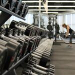 Harvard przez 30 lat badał trening siłowy i długość życia. Najlepszy wynik dawały dwa treningi po 45–60 minut tygodniowo. fot: Danielle Cerullo /Unsplash