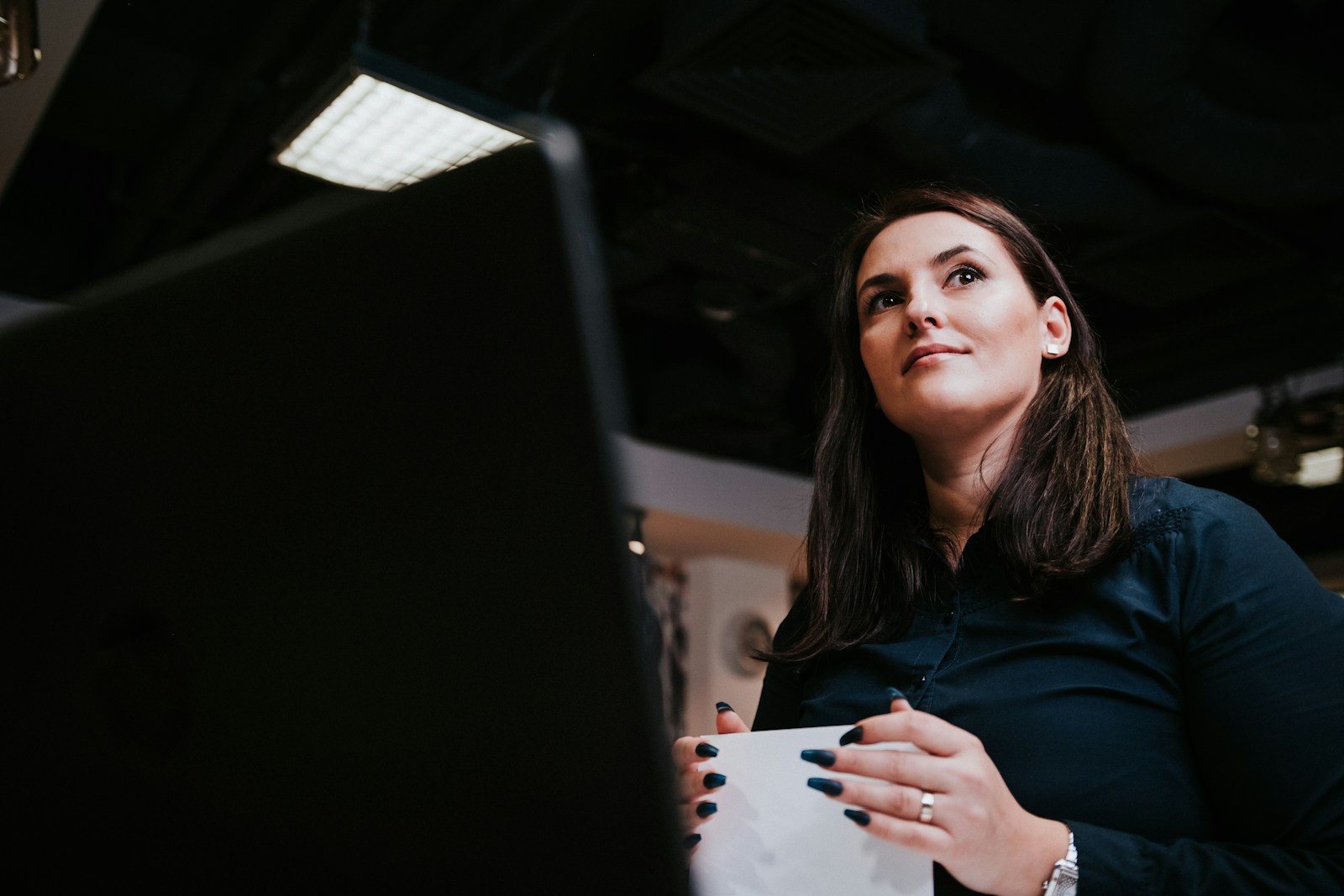 Ustawa Women on Boards już obowiązuje. Około 113 spółek musi zwiększyć udział kobiet w zarządach i radach nadzorczych. fot: Andreea Avramescu/Unsplash