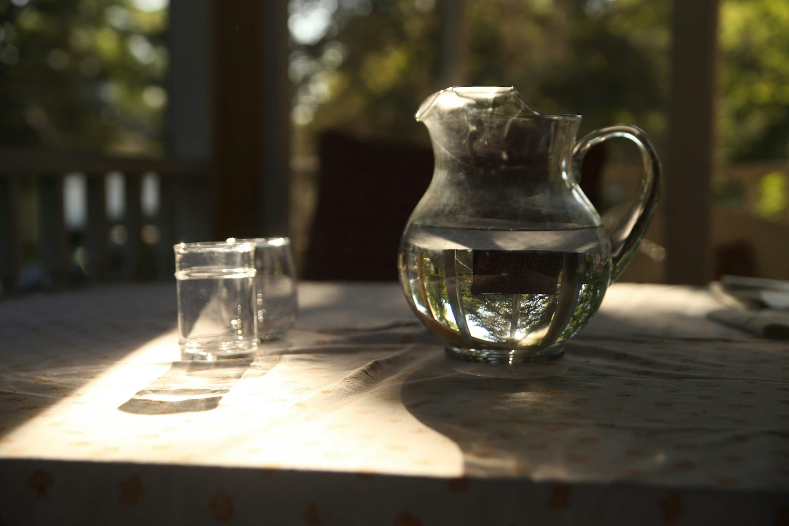 Rząd wycofał się z darmowej kranówki w restauracjach. Sprawdzamy, ile lokale zarabiają na wodzie i dlaczego część branży protestowała. fot: J. Brouwer/Unsplash