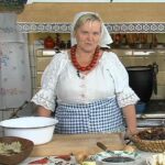 Czernina to tradycyjna polska zupa z kaczej krwi. Poznaj jej historię, regionalne odmiany, dawne przepisy i sposób przygotowania. ziemiadobrzynska.pl