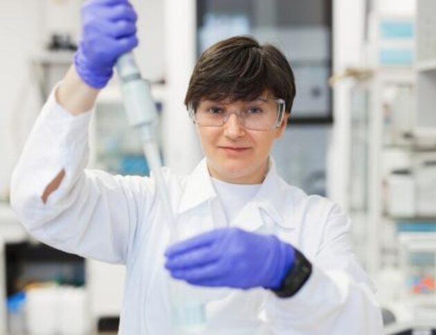 Prof. dr hab. Dorota Kołodyńska – kierownik Katedry Chemii Nieorganicznej i prorektor ds. studentów i jakości kształcenia UMCS.