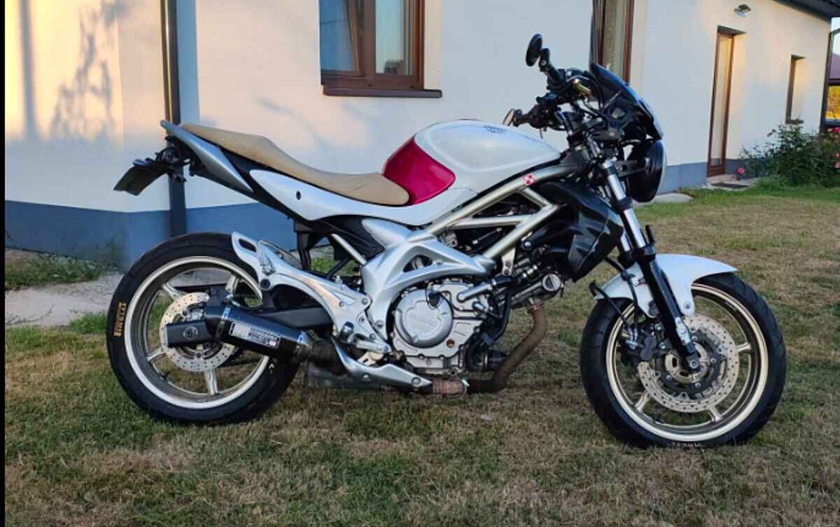 Motocykl ma 35 kW w dowodzie, ale pełną moc na drodze? Kierowcy z A2 grożą sąd, zakaz prowadzenia i zwrot odszkodowania z OC. FB