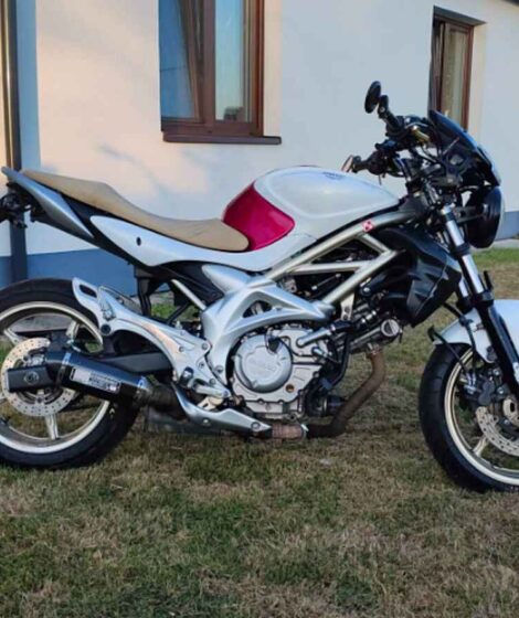 Motocykl ma 35 kW w dowodzie, ale pełną moc na drodze? Kierowcy z A2 grożą sąd, zakaz prowadzenia i zwrot odszkodowania z OC. FB