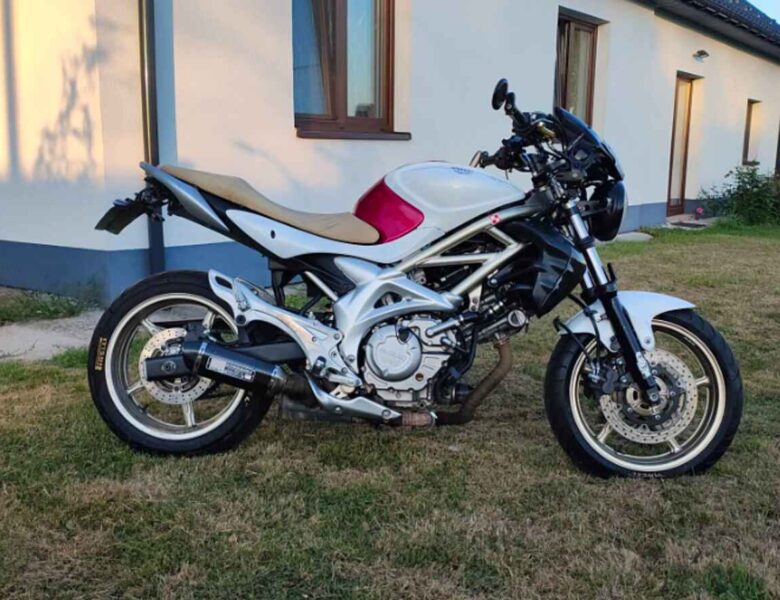 Motocykl ma 35 kW w dowodzie, ale pełną moc na drodze? Kierowcy z A2 grożą sąd, zakaz prowadzenia i zwrot odszkodowania z OC. FB