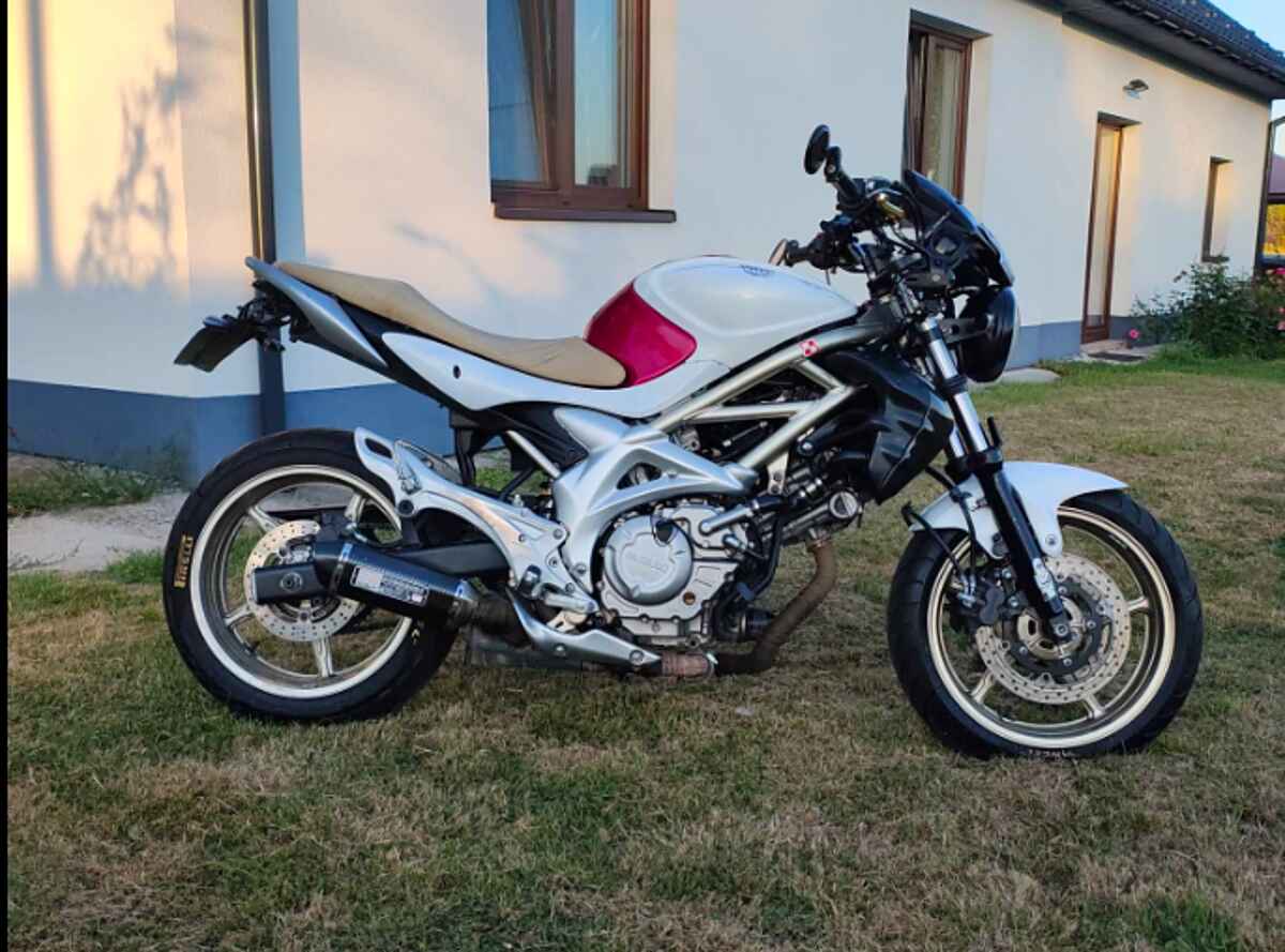 Motocykl ma 35 kW w dowodzie, ale pełną moc na drodze? Kierowcy z A2 grożą sąd, zakaz prowadzenia i zwrot odszkodowania z OC. FB