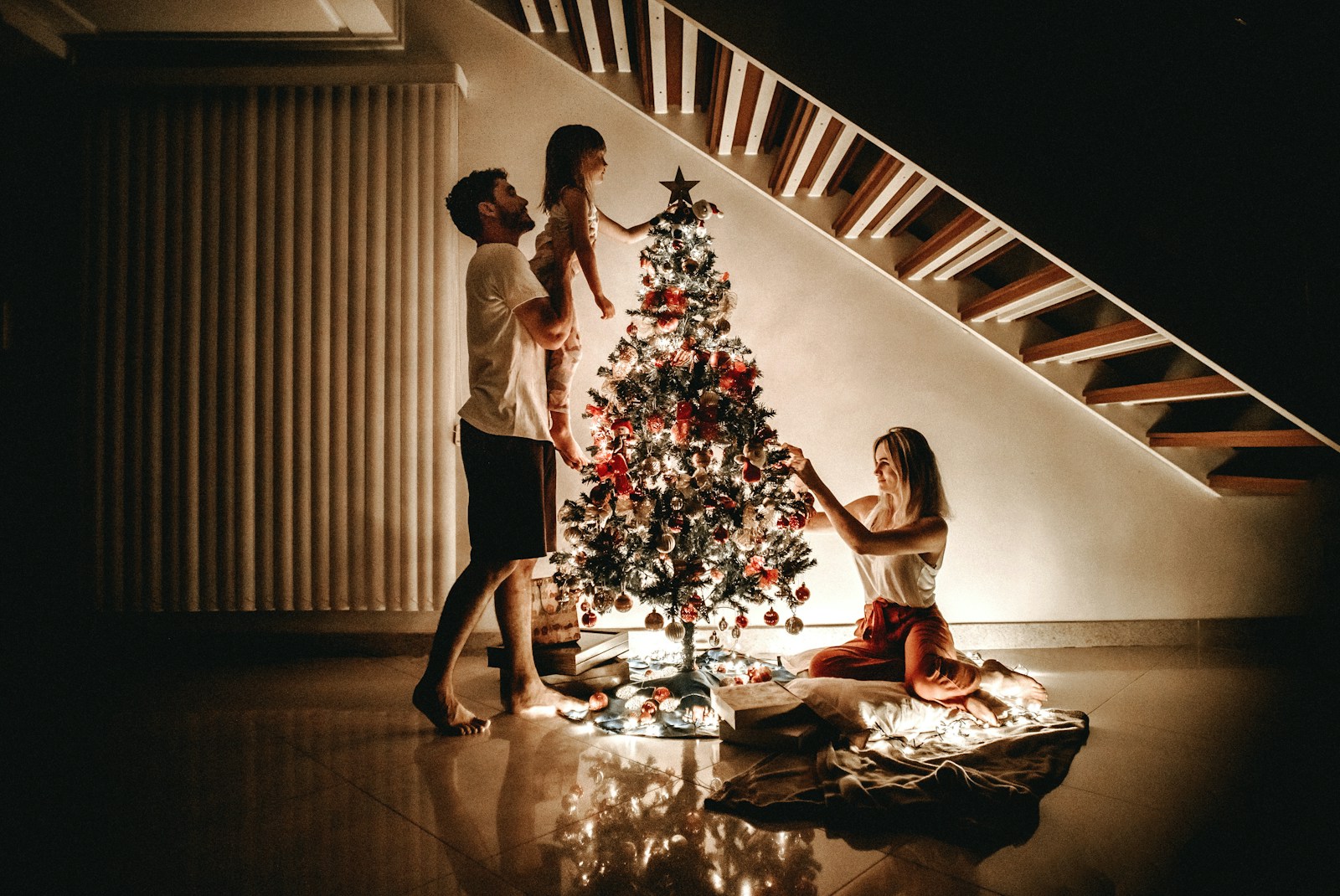 Boże Narodzenie 2026 oznacza nawet pięć dni odpoczynku bez urlopu. Premier wyznaczył 28 grudnia dniem wolnym dla służby cywilnej. Fot: Jonathan Borba/ Unsplash