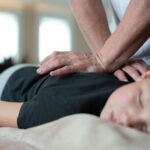 Rehabilitacja na NFZ zmieni się od 2027 roku. Fizjoterapeuci dostaną większe uprawnienia, zabiegi potrwają do 20 dni, a kwalifikacja będzie surowsza. fot: Edward Muntinga/Unsplash