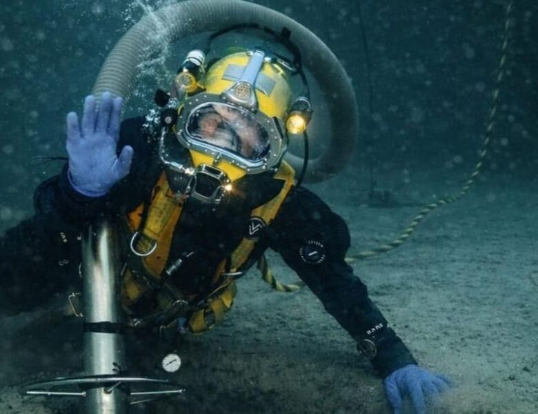 Podczas badań 600 ha dna Bałtyku nurkowie wydobyli m.in. silnik okrętowy, dawną kotwicę, kabestan i beczkę z czasów Hanzy. zdj. Baltic Diving Solutions