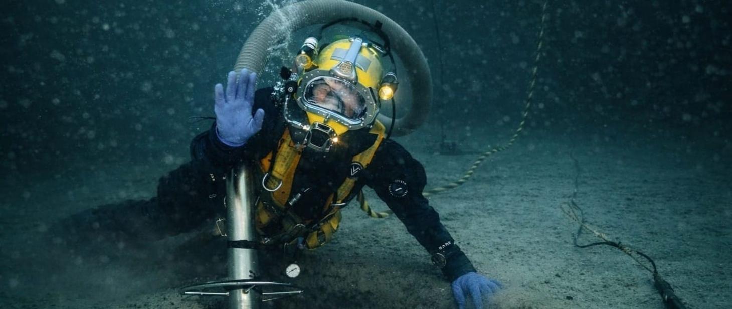 Podczas badań 600 ha dna Bałtyku nurkowie wydobyli m.in. silnik okrętowy, dawną kotwicę, kabestan i beczkę z czasów Hanzy. zdj. Baltic Diving Solutions