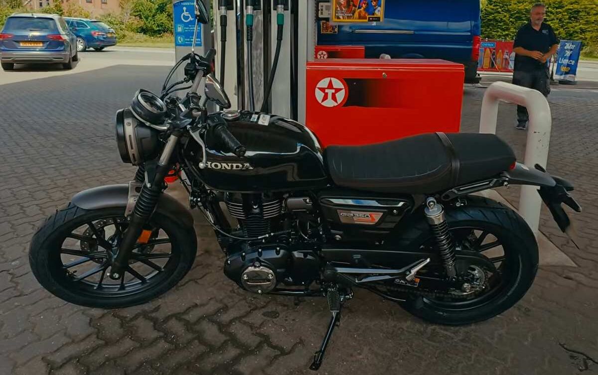 Honda GB350. Prawo jazdy kat. B na motocykl do 27 KM? Posłowie proponują nowe uprawnienia. Kierowcy są podzieleni.