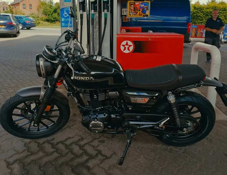 Honda GB350. Prawo jazdy kat. B na motocykl do 27 KM? Posłowie proponują nowe uprawnienia. Kierowcy są podzieleni.