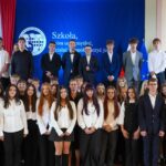 Inauguracja roku szkolnego. Polscy uczniowie osiągnęli w PISA 2025 wyniki powyżej średniej UE i OECD. W matematyce lepiej poradziła sobie tylko Estonia. MEN