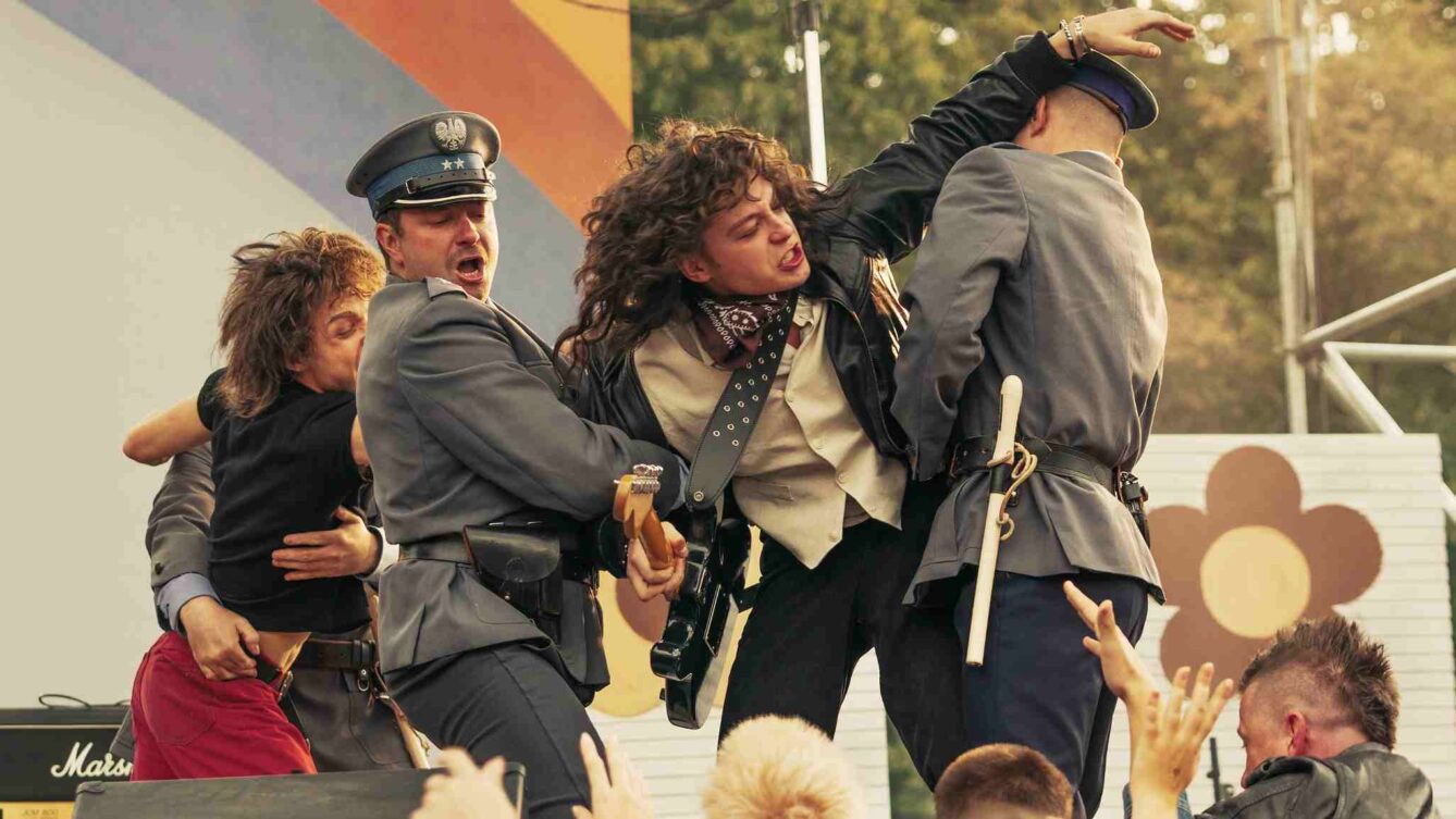 Film „Mniej obcy” o Janie Borysewiczu trafi do Netflixa 7 października. Platforma wypuściła zwiastun i wysłała Faktom Plus unikalne zdjęcia. źródło: Netflix