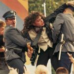 Film „Mniej obcy” o Janie Borysewiczu trafi do Netflixa 7 października. Platforma wypuściła zwiastun i wysłała Faktom Plus unikalne zdjęcia. źródło: Netflix