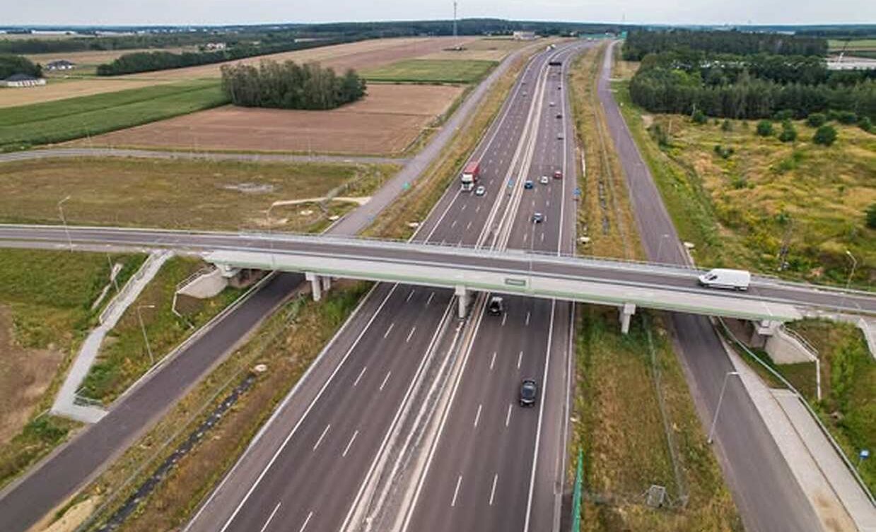 Na S7 między Płońskiem a Załuskami możemy już jeździć do 120 km/h. Drogowcy zakończyli prace i podnieśli dotychczasowy limit 100 km/h. GDDKiA