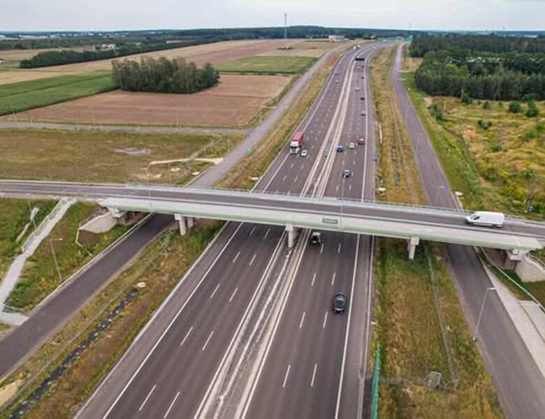 Na S7 między Płońskiem a Załuskami możemy już jeździć do 120 km/h. Drogowcy zakończyli prace i podnieśli dotychczasowy limit 100 km/h. GDDKiA