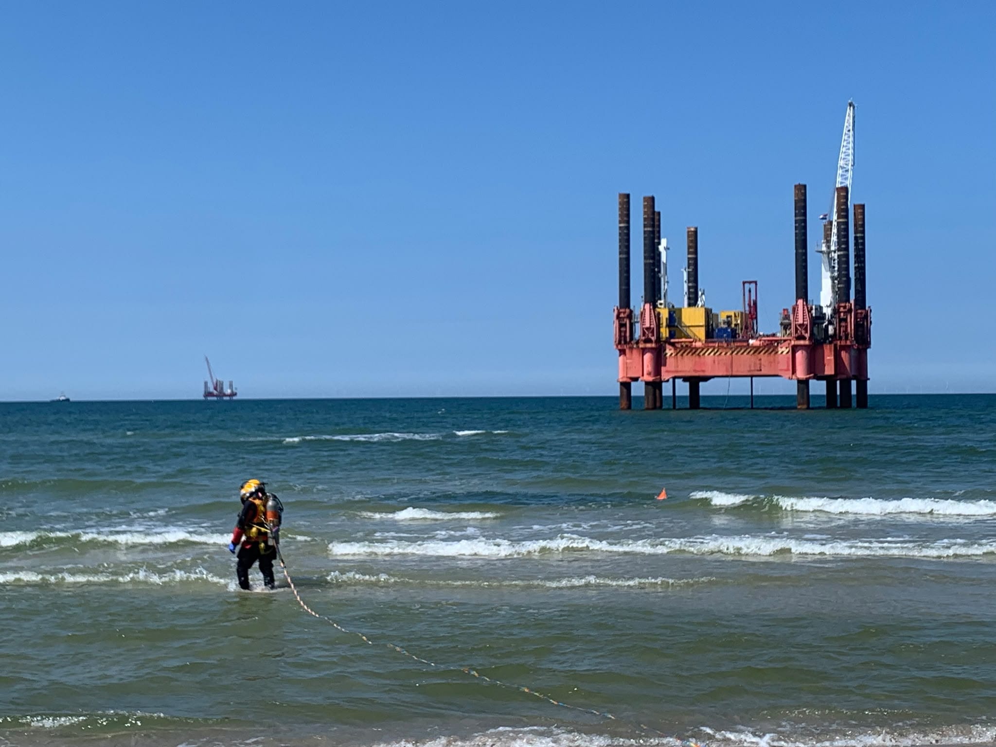 Podczas badań 600 ha dna Bałtyku nurkowie wydobyli m.in. silnik okrętowy, dawną kotwicę, kabestan i beczkę z czasów Hanzy. zdj. Baltic Diving Solutions