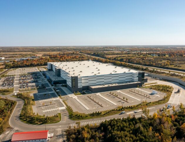 Amazon szuka pracowników w Dobromierzu. Pensja inżyniera od 17,1 tys. zł, stawki magazynierów do 38,52 zł brutto i dowóz pracowników. fot: Point3D Commercial Imaging Ltd.