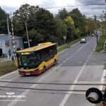 Rząd przyjął projekt surowszych kar na przejazdach kolejowych. Kierowcy mają tracić prawo jazdy na trzy miesiące. Sprawdź, za jakie wykroczenia.