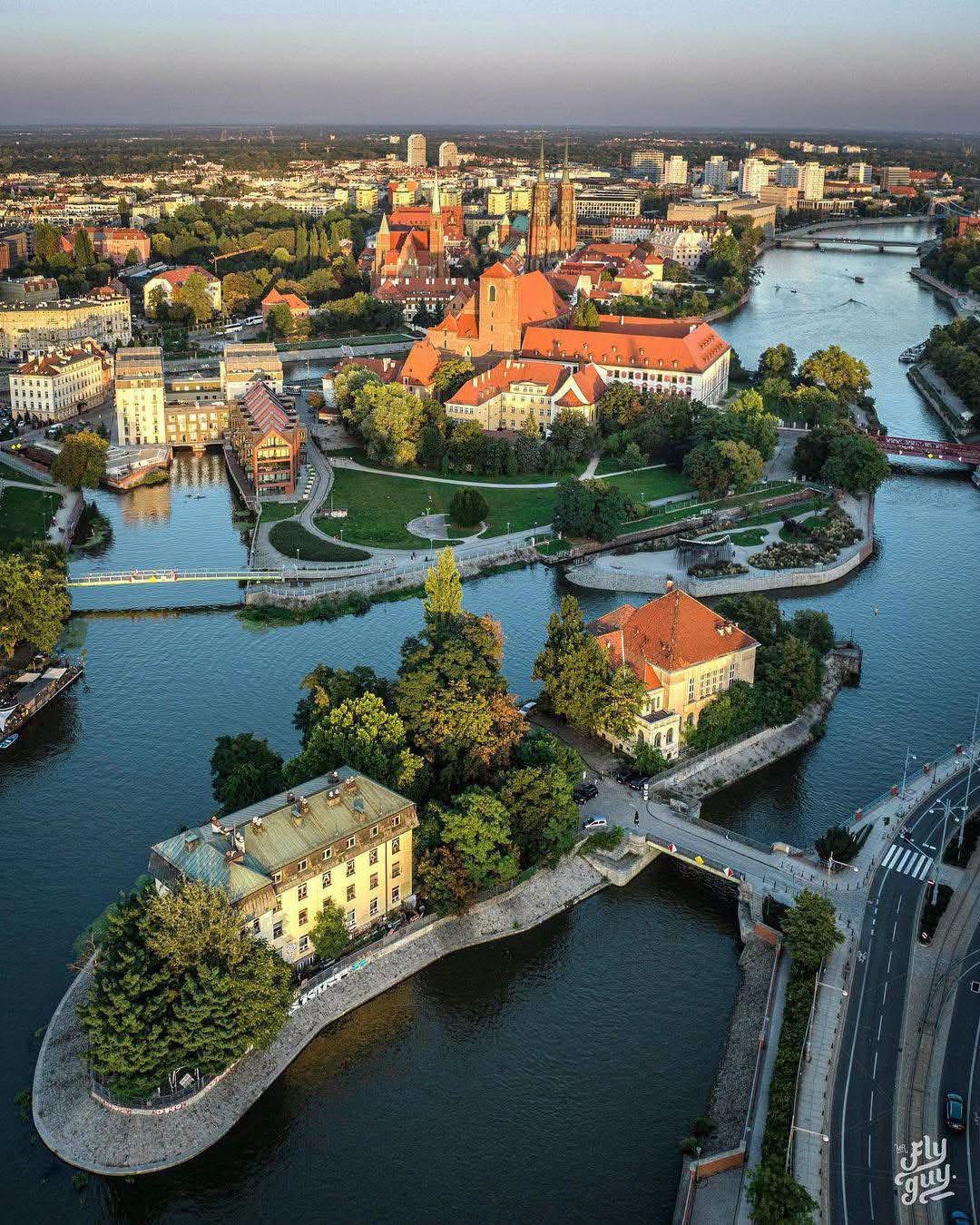 Wrocław z lotu ptaka. UM Wrocław