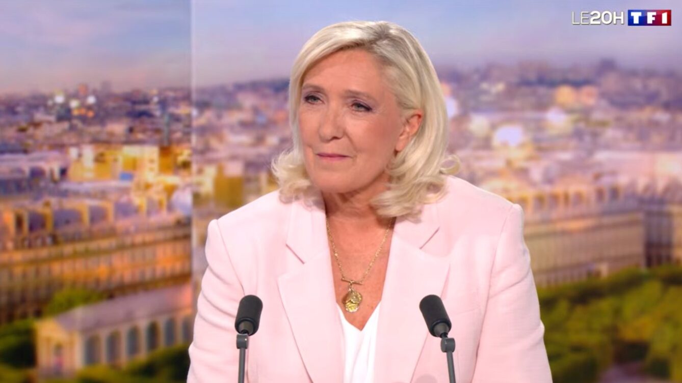 Marine Le Pen w TF1. Marine Le Pen chce neutralności klimatycznej, podatku węglowego i nowych zasad składek do UE. Dlaczego jej propozycje mogą być niekorzystne dla Polski? Źródło: TF1 na uoutube.com