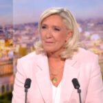 Marine Le Pen w TF1. Marine Le Pen chce neutralności klimatycznej, podatku węglowego i nowych zasad składek do UE. Dlaczego jej propozycje mogą być niekorzystne dla Polski? Źródło: TF1 na uoutube.com