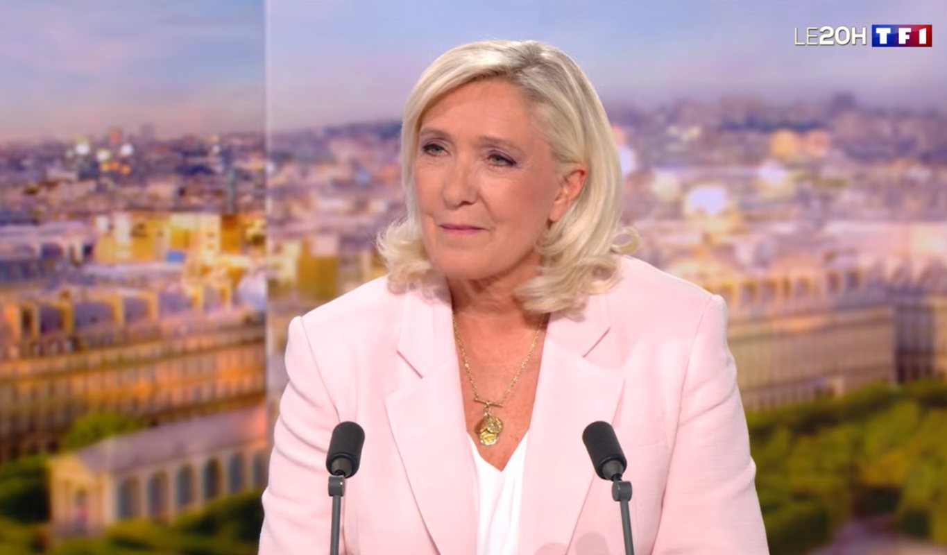 Marine Le Pen w TF1. Marine Le Pen chce neutralności klimatycznej, podatku węglowego i nowych zasad składek do UE. Dlaczego jej propozycje mogą być niekorzystne dla Polski? Źródło: TF1 na uoutube.com