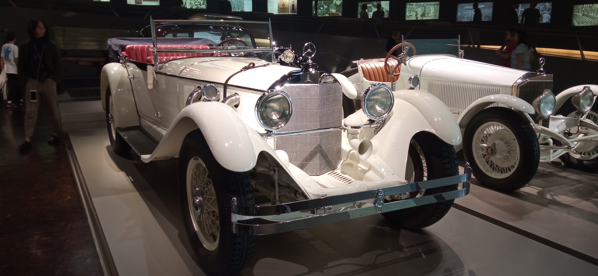 Mercedes Museum Stuttgart. Stary samochód lub traktor bez żadnych dokumentów? Sprawdź, jak udowodnić własność, zarejestrować pojazd zabytkowy i zdobyć żółte tablice. fot: Rafał Bernasiński