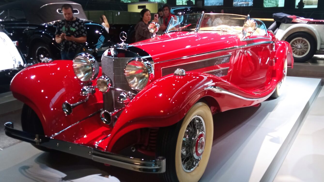 Mercedes Museum Stuttgart. Stary samochód lub traktor bez żadnych dokumentów? Sprawdź, jak udowodnić własność, zarejestrować pojazd zabytkowy i zdobyć żółte tablice. fot: Rafał Bernasiński