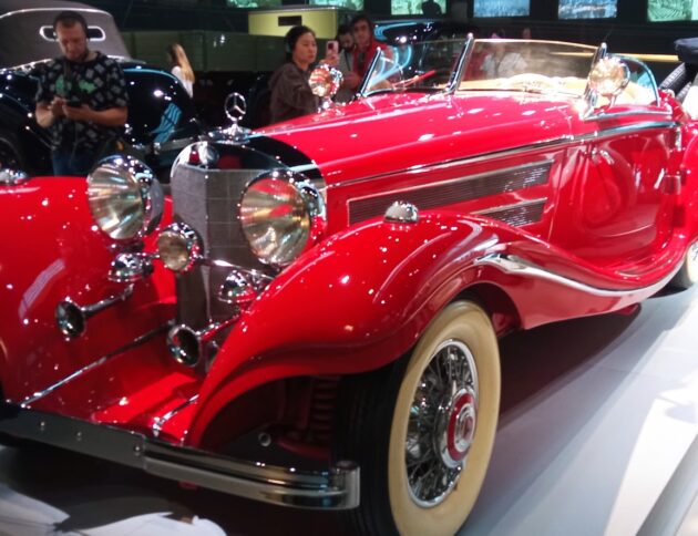 Mercedes Museum Stuttgart. Stary samochód lub traktor bez żadnych dokumentów? Sprawdź, jak udowodnić własność, zarejestrować pojazd zabytkowy i zdobyć żółte tablice. fot: Rafał Bernasiński