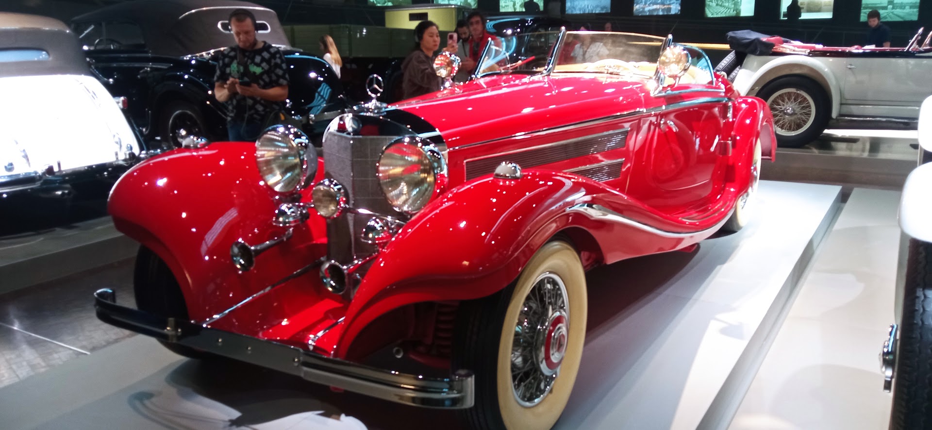 Mercedes Museum Stuttgart. Stary samochód lub traktor bez żadnych dokumentów? Sprawdź, jak udowodnić własność, zarejestrować pojazd zabytkowy i zdobyć żółte tablice. fot: Rafał Bernasiński
