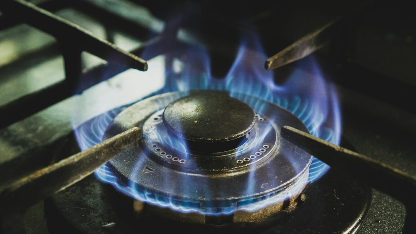 Ryczałt energetyczny 2026 to 336,16 zł miesięcznie. Sprawdź, komu ZUS wypłaci dodatek na prąd i ogrzewanie oraz jak złożyć wniosek. fot: KWON JUNHO/Unsplash