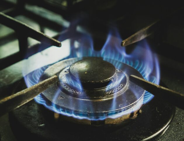 Ryczałt energetyczny 2026 to 336,16 zł miesięcznie. Sprawdź, komu ZUS wypłaci dodatek na prąd i ogrzewanie oraz jak złożyć wniosek. fot: KWON JUNHO/Unsplash