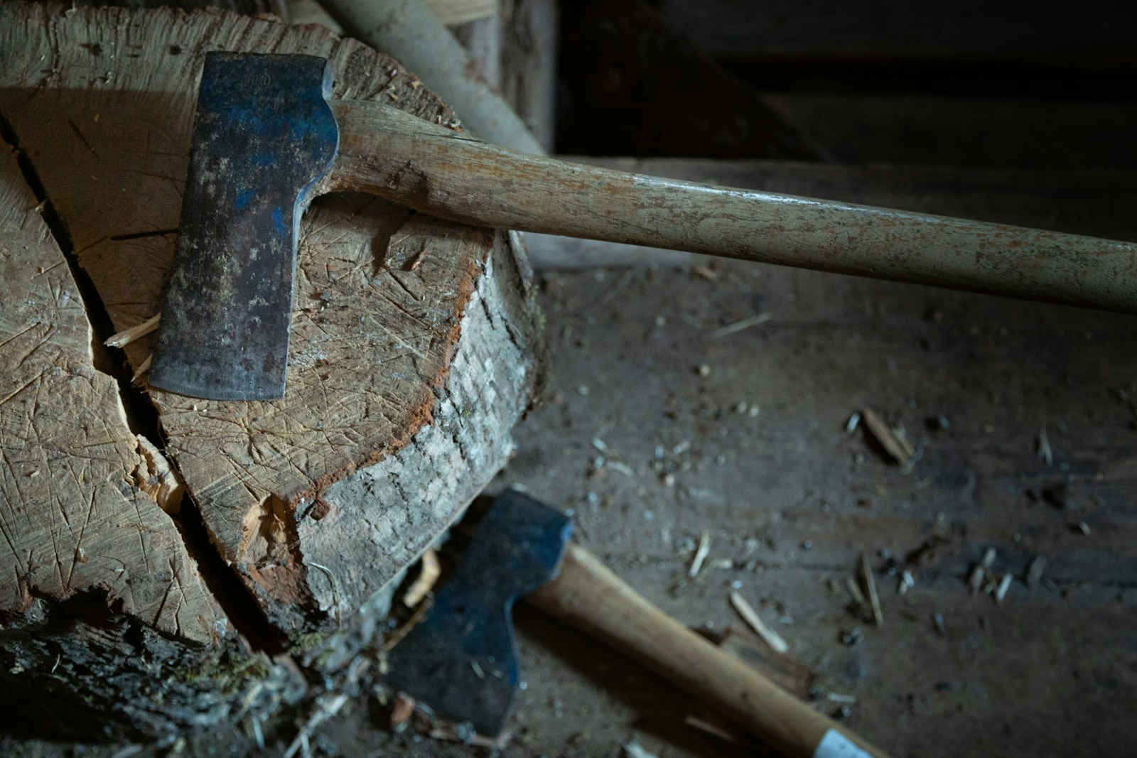 Ksiądz z Przypek zabił bezdomnego przyjaciela siekierą i podpalił go. Ruszył proces Mirosława M. Anatol C. żył podczas podpalenia. fot: Christian Kielberg/Unsplash