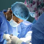 W Słupsku przeprowadzono pierwszą w Polsce operację wspomagającą leczenie Alzheimera. Sprawdź, na czym polega zabieg i co wiadomo o stanie pacjenta. fot: JAFAR AHMED/Unsplash