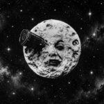 Le Voyage dans la lune (A Trip to the Moon) (1902). Polacy zbadają, czy wydobycie surowców na Księżycu przyniesie zyski. ESA zleciła projekt firmie Mirores. Sprawdź, jak rozwija się polski sektor kosmiczny. Autorstwa Georges Méliès – Roger-Viollet, Domena publiczna