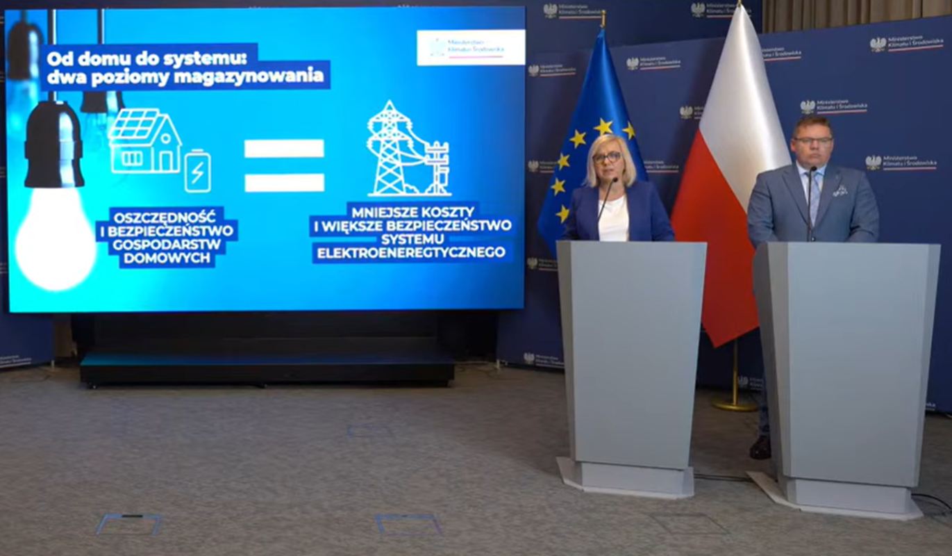 Dofinansowanie do magazynu energii 2026. Nawet 19 tys. zł na zakup i montaż. Sprawdź, kto może dostać dotację, jakie są warunki i jak złożyć wniosek. Konferencja prasowa MKiŚ