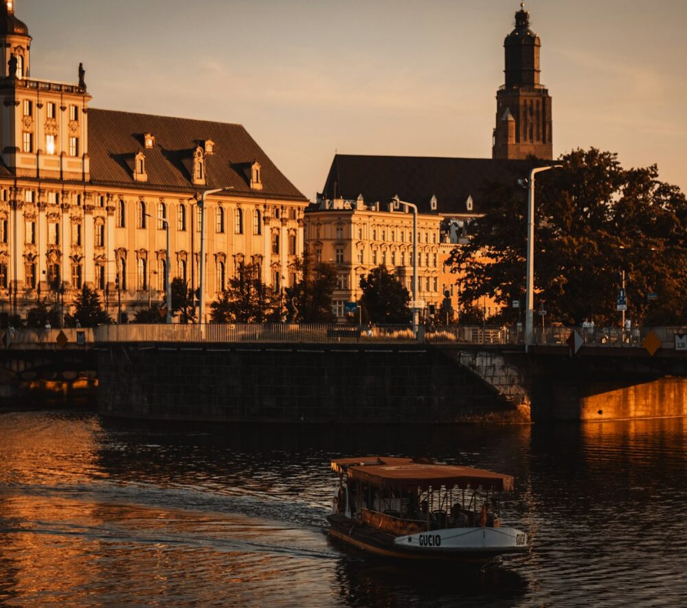 Wrocław drugi w światowym rankingu Skyscannera, pierwszy w Europie na tani weekend. Dwie gwiazdki Michelin i zachwyceni zagraniczni turyści. fot: Dawid Tkocz/ Unsplash