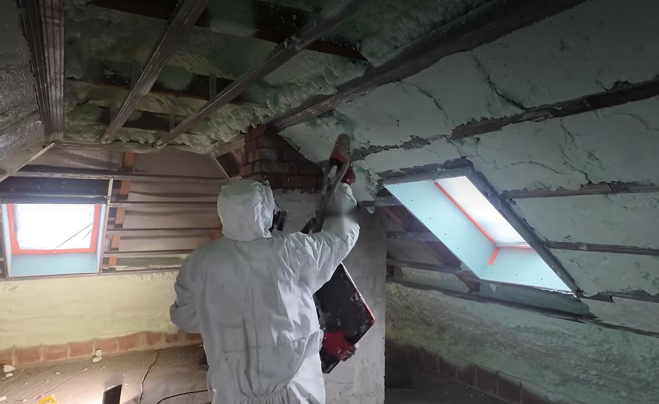 Czy pianka PUR robi z domu termos? Sprawdzamy paroprzepuszczalność, wilgoć, wentylację oraz ryzyko pleśni i gnicia więźby.